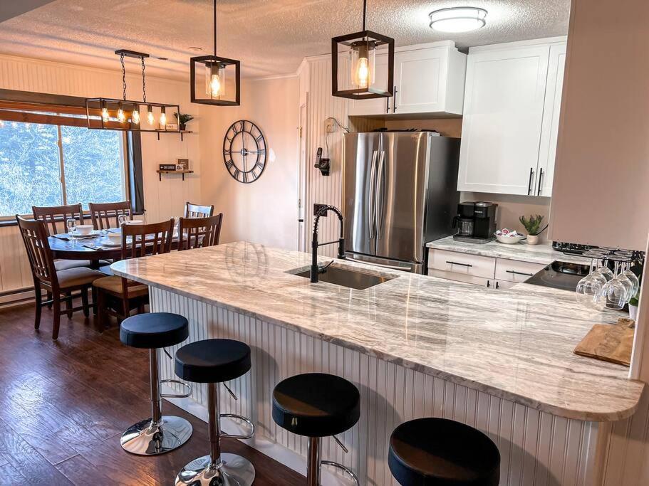 202D Summit - Completely Remodeled Modern Condo In Summit! 斯诺肖 外观 照片